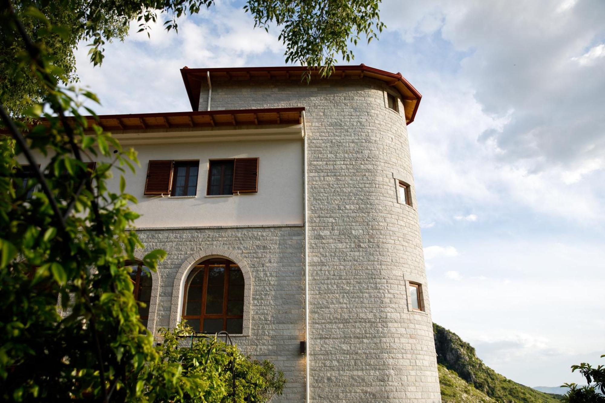 Bujtina Sophie Otel Libohove Dış mekan fotoğraf
