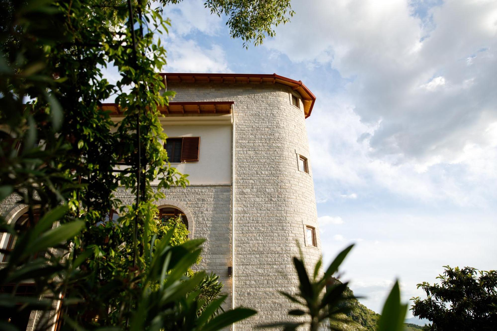 Bujtina Sophie Otel Libohove Dış mekan fotoğraf